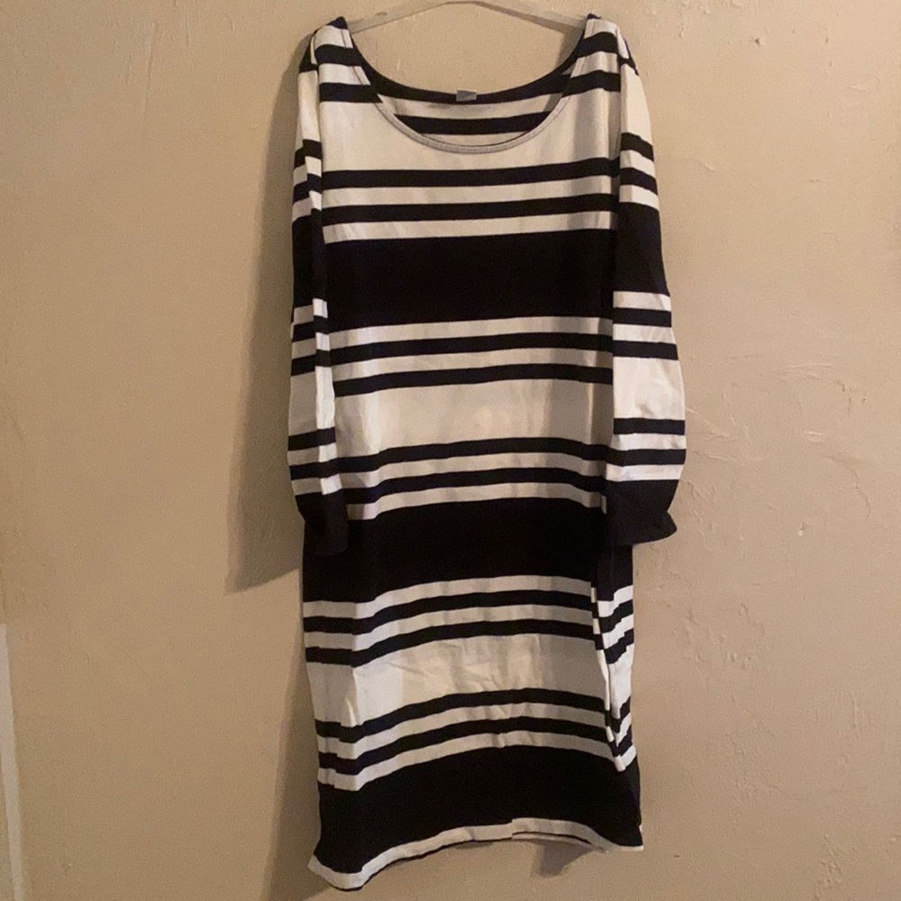 Quarter sleeve black and white striped dress